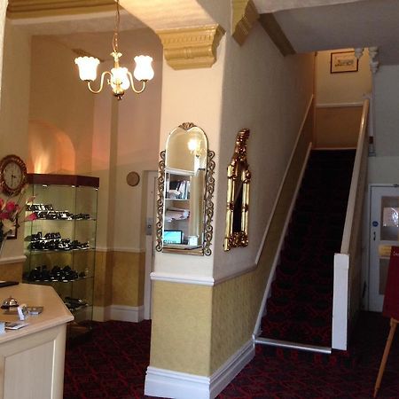 Grand Ash Hotel Llandudno Bagian luar foto