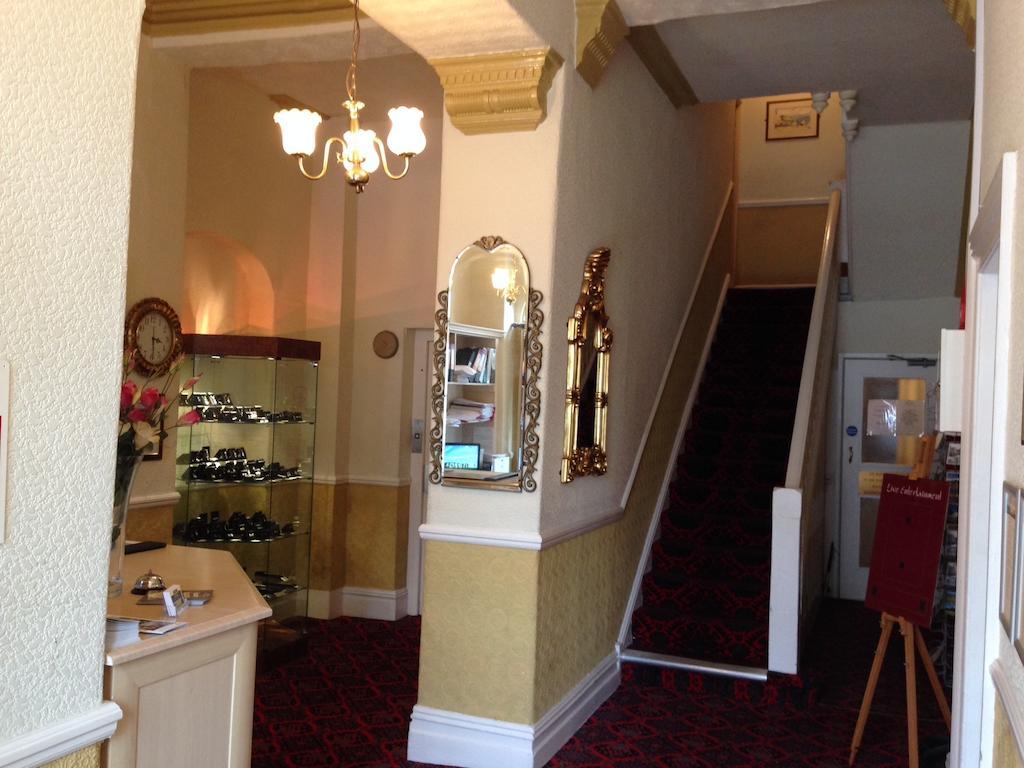 Grand Ash Hotel Llandudno Bagian luar foto