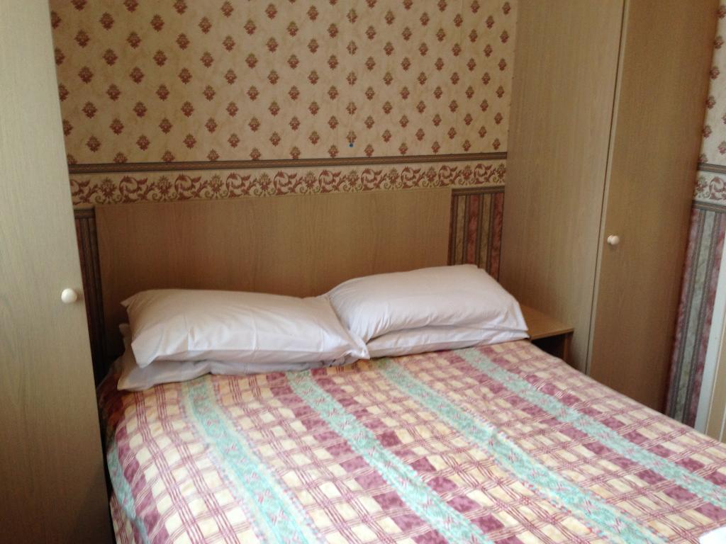 Grand Ash Hotel Llandudno Bagian luar foto
