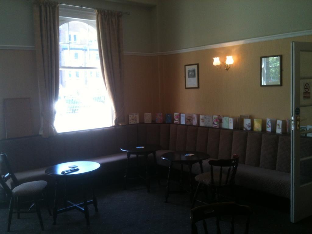 Grand Ash Hotel Llandudno Bagian luar foto