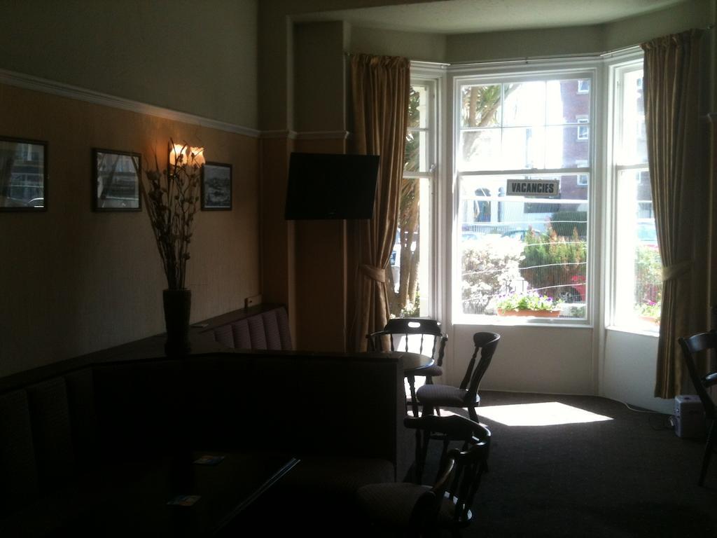 Grand Ash Hotel Llandudno Bagian luar foto