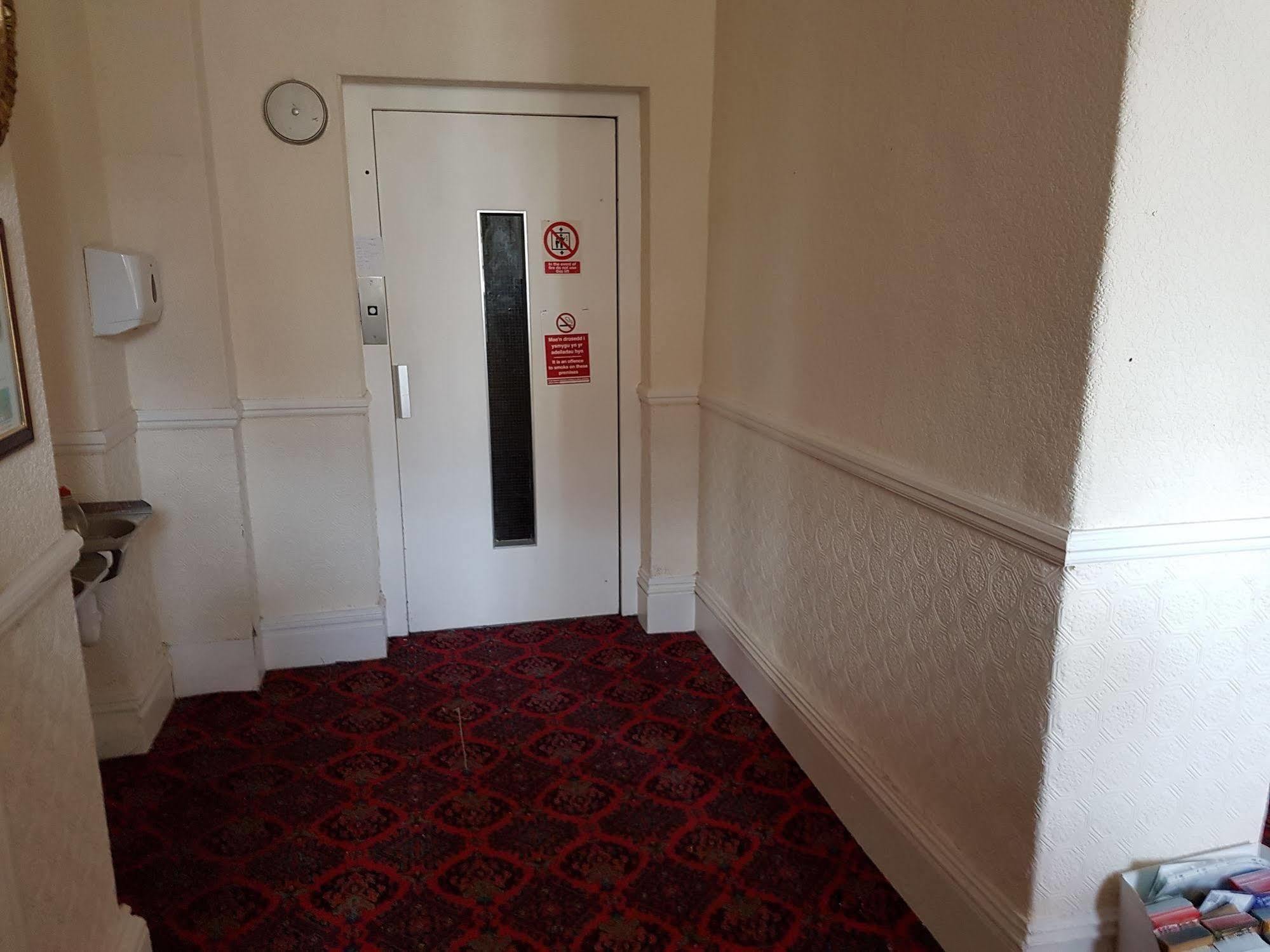 Grand Ash Hotel Llandudno Bagian luar foto
