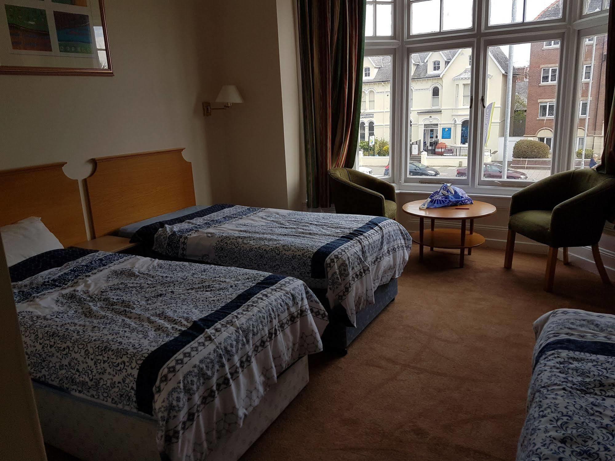 Grand Ash Hotel Llandudno Bagian luar foto
