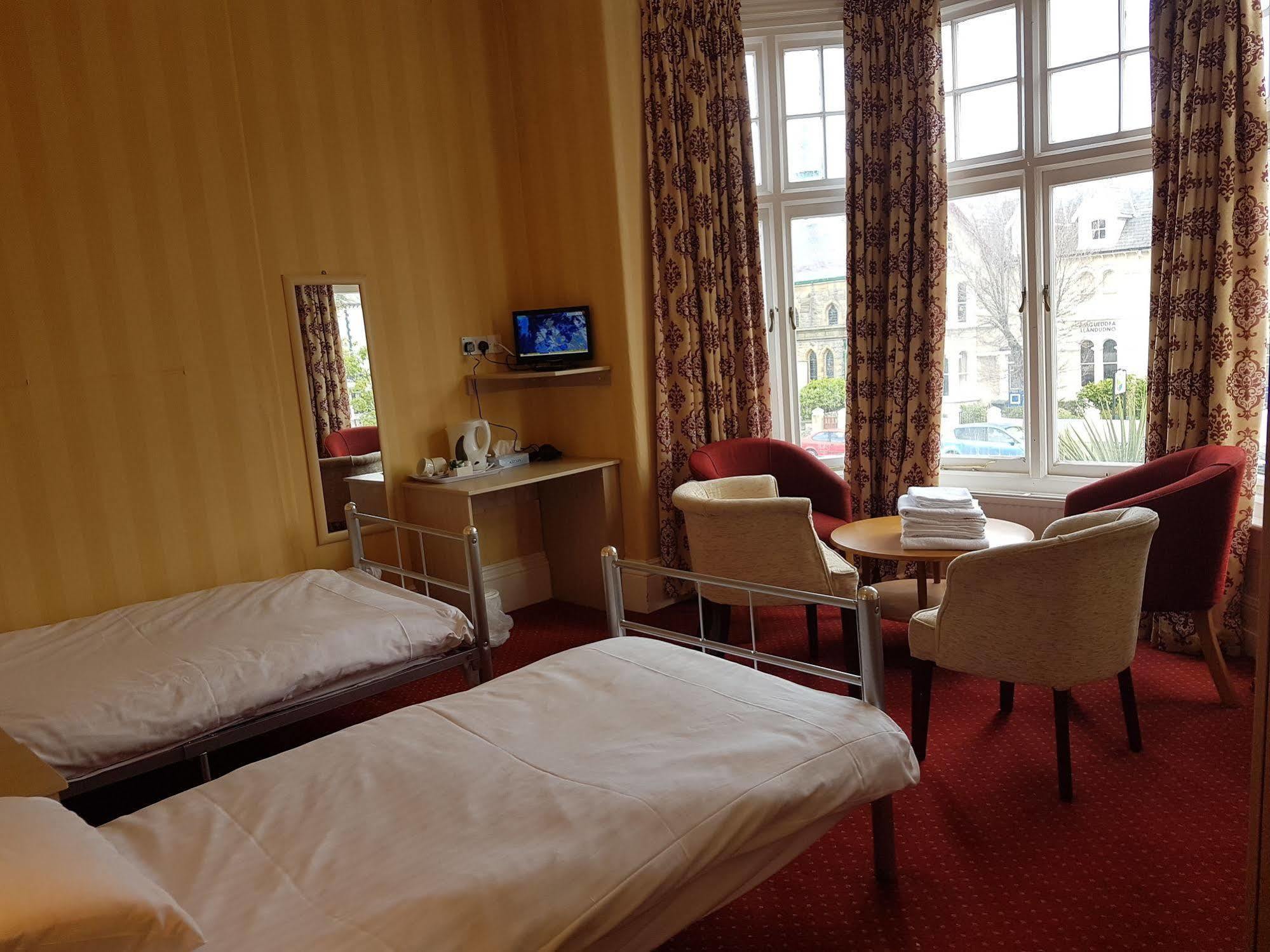 Grand Ash Hotel Llandudno Bagian luar foto