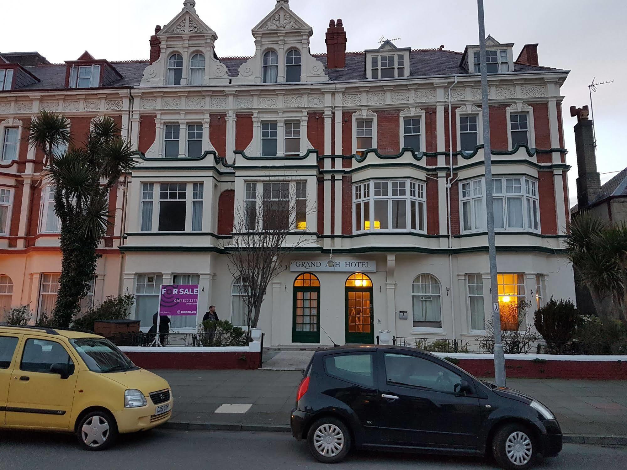 Grand Ash Hotel Llandudno Bagian luar foto