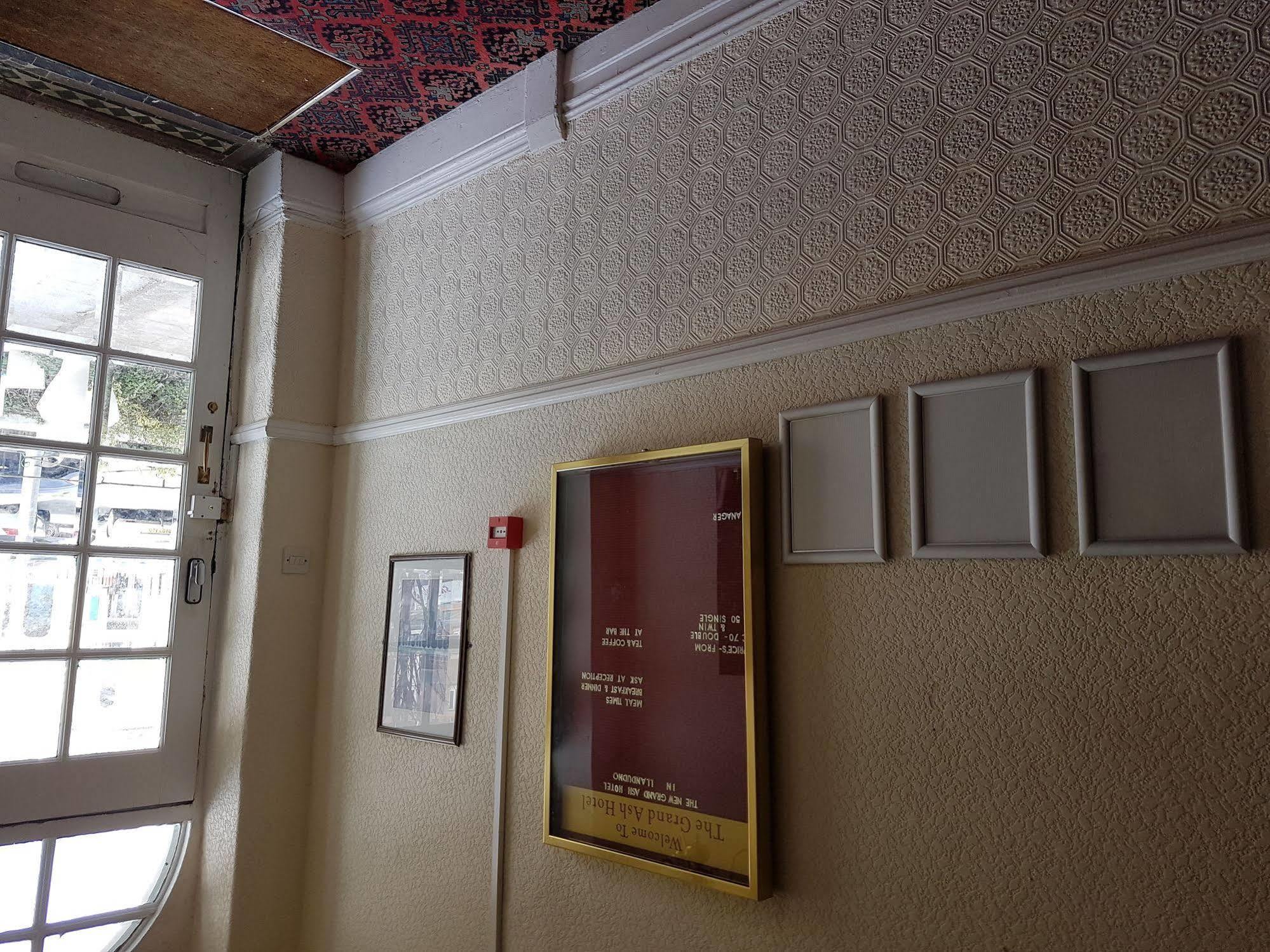 Grand Ash Hotel Llandudno Bagian luar foto